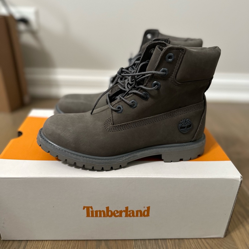 Women's Timberland 6 inch boots